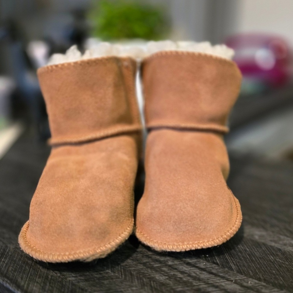 UGG Infant Jesse Chestnut Suede Shearling Lined Booties Size: 4/5-6/7 12-18 m - Picture 2 of 11